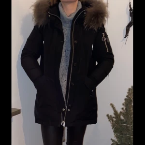 Rock and Blue vinterjacka  - Säljer på grund av att den inte används längre, då nya jackor införskaffats! Fint skick! Finns att hämta i Helsingborg! Storlek 36