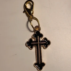 Kors - En cool-kors nyckelknippa!:) Köparen står för frakt! 