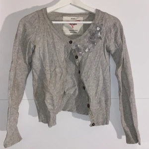 Söt kofta - Säljer denna jättesöta kofta. Använd endast 3 gånger. Köparen står för frakt 💞