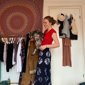 Röd topp! - Säljer denna jättesöta röda toppen från Brandy Melville, den är i fint skick ❤️ 