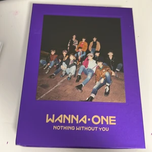 Kpop wanna one album - Wanna one Nothing without you album, nytt skick aldrig använd. Kan mötas i Stockholm city annars kostar frakt 66 kr🤍🤍