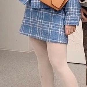 Rutig kortkjol - Finaste kjolen från monki💙 (första bilden är lånad) skulle uppskatta att storleken passar S/M💙 (köparen står för frakten) /Lisa