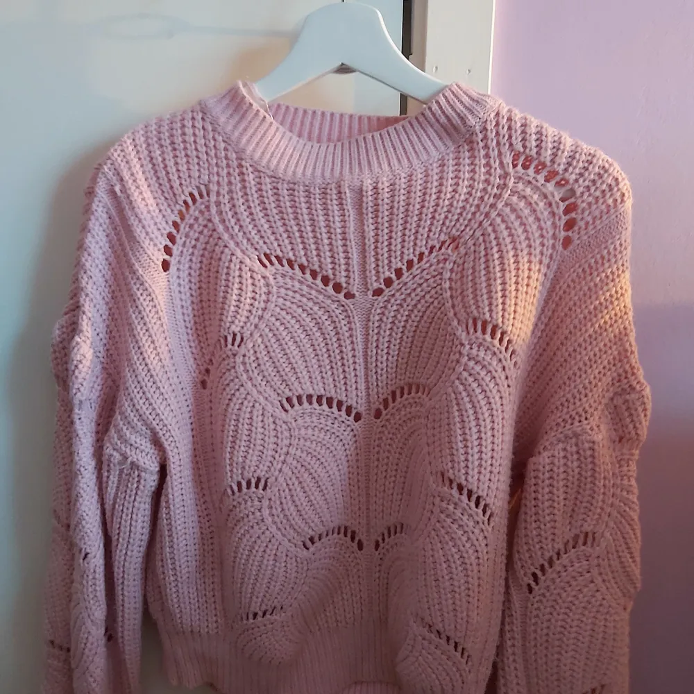 Rosa tröja från Gina tricot. Strl S. Supermjuk i materialet.. Stickat.