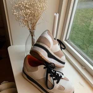 Sneakers Zara - Använda men i fint skick.