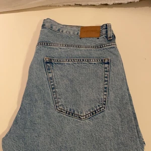 Weekday jeans - Helt oandvända, size 34/32, straight passform