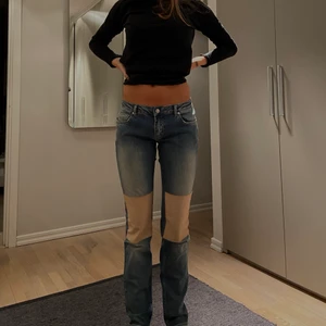 Lågmidjade jeans  - Skitsnygga lågmidjade jeans med patches!!❤️‍🔥 storlek 36💕 frakt ingår inte!!🖤