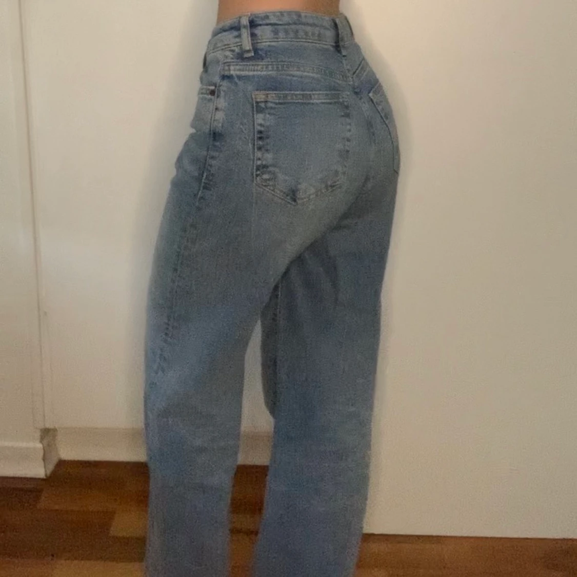 Högmidjade jeans strl 25