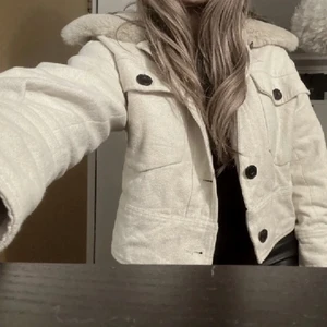 Meotine jacka xs/s - Säljs i befintligt skick