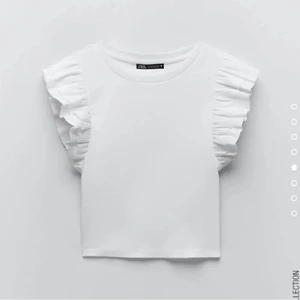 Zara topp - Så fin och trendig topp ifrån ZARA i nyskick. Storlek m. Köparen står för frakt!💗