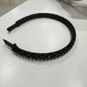 Diadem  - Säljer detta jätte fina diadem då ja har ett till och inte passar så bra i det.