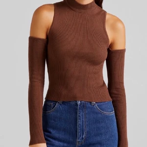 Cutout  - Brun cutout från bershka, perfekt till både fest och vardag, frakt tillkommer❤️