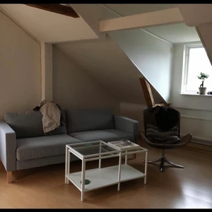 Soffa & soffbord - Soffa & soffbord säljes pga flytt! 1500kr för soffan - 500kr för bordet:) Säljes separat eller om man vill köpa båda sakerna:)