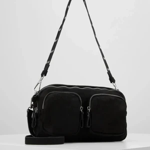 Handväska  - Säljs pga ingen anvdäning 