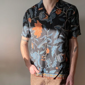 Skjorta från TOPMAN i strl S - kortärmad skjorta från TOPMAN i storlek S. Endast använd ett fåtal gånger. Mycket fint skick. 