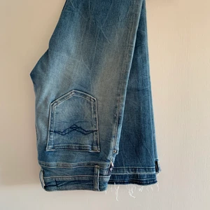 Replay jeans - Så otroligt snygga jeans från Replay som tyvärr är för små ❤️‍🩹💔 Storlek W25 L27