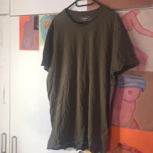 Dressmann grön tröja i strl: XL - Använt flitigt i några månader nu men jag rensar så den ska bort