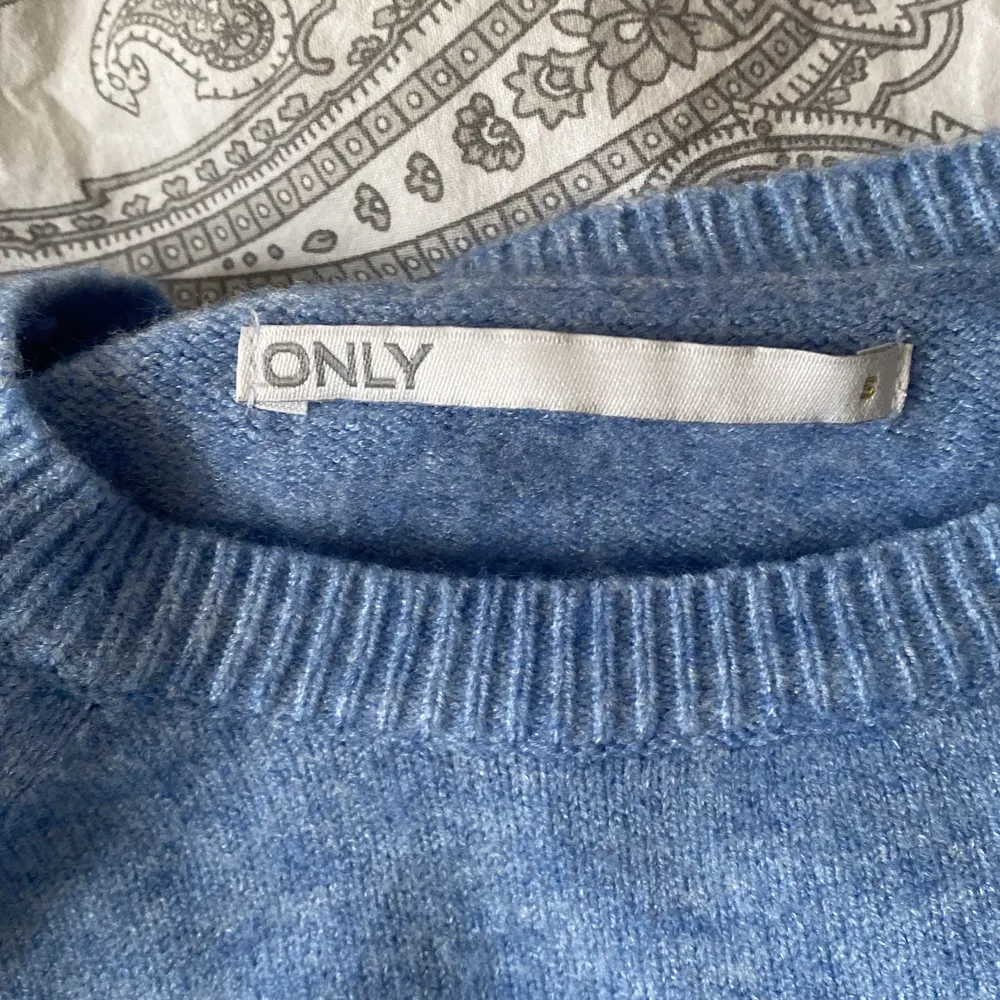 Fin blå tröja från only, använd 2-3 ggr, väldigt fint skick💕skriv privat för fler bilder. Tröjor & Koftor.