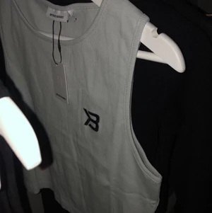 Helt ny better bodies topp - Helt ny i L men knyttning i ryggen så passar M också