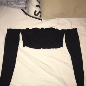 Top från zaful - Säljer för 65kr inkl porto, är en M storlek men passar mer än S. Aldrig använd för att den var för liten för mig
