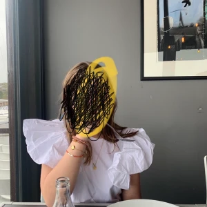 Fin blus - Fin vit blus nästan aldrig använd, fin till vardagen o fest😍😍😍