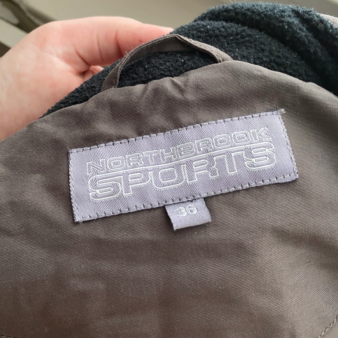 Tunn brun täckväst från märket northbrook sports - 91