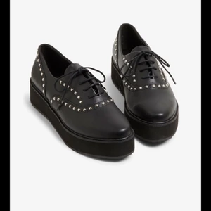 Skor monki  - Oanvända skor från monki stl 36