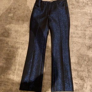 Byxor - Jag säljer mina as coola byxor som är glittriga💙