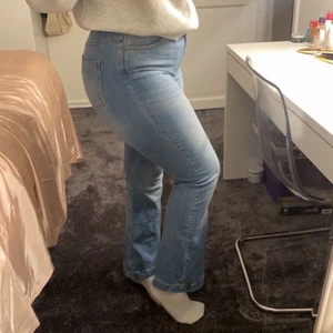 Jeans - Detta är ett par blåa bootcut jeans från ONLY (Skicka ett mess om du har någon fråga eller vill ha flera bilder)
