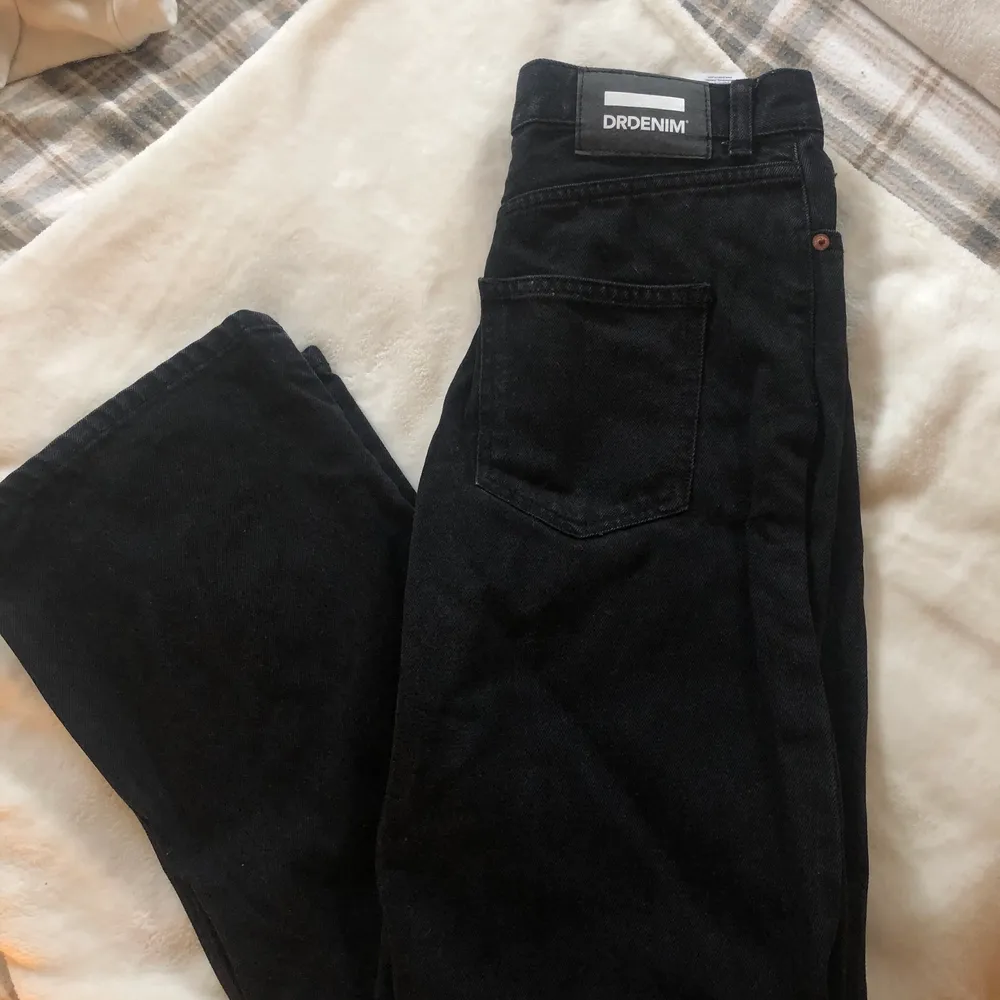 Ett par superfina raka jeans ifrån drdenim som tyvärr är för små för mig nu❣️ Storlek 27/30! Frakt tillkommer.. Jeans & Byxor.