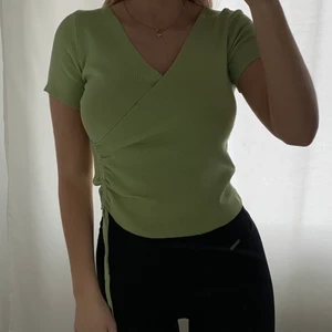 Grön topp - Grön topp från Vergegirl i strl M. Använd 1 gång. Frakt tillkommer!