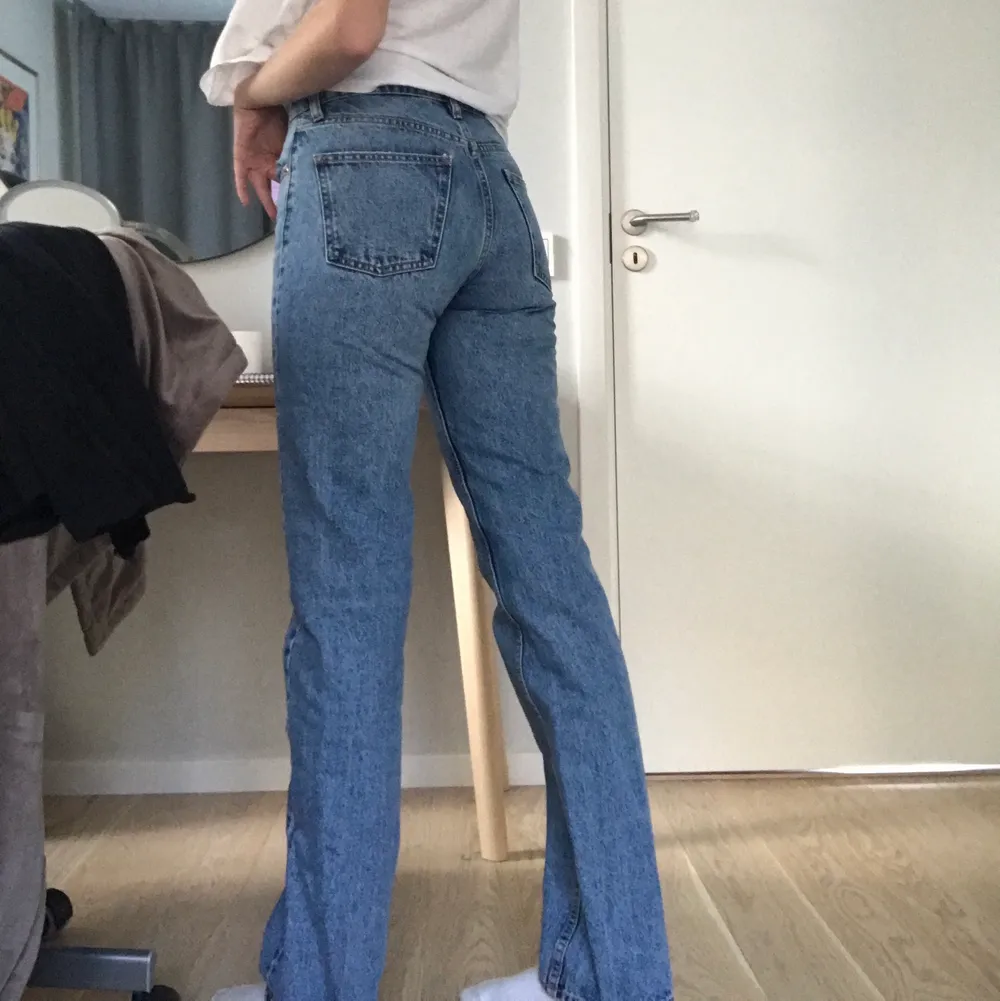 Super snygga långa jeans. . Jeans & Byxor.