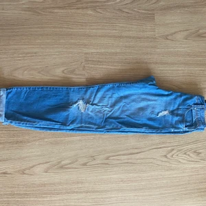 Snygga jeans - Snygga lite pösiga jeans, stl 8 Passar 34/36  Endast provade
