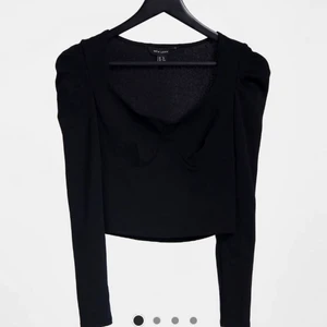 Söt topp - Jätte söt topp men kommer ej till användning! Den är i storlek M men skulle mer säga att den är S/M💓