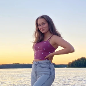 Pull and bear linne storlek s - Supergulliga linne som ej kommer till användning. Använd typ 4 ggr i somras. Superfint! Frakt tillkommer på 45kr