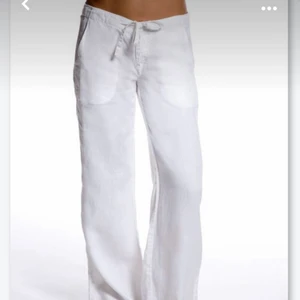 Linnebyxor  - Linnebyxor som min mamma köpt för nåt år sen i usa. Tyvärr så är dom stora på mig då dom är i storlek 36. Använt bara några få gånger, och i super bra skick. Vet dock inte märket på dom. Köparen står för frakt💕