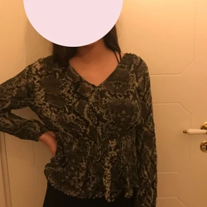 Blus - En jätte fin v-ringad blus från hm🥰