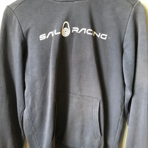 Sail Racing  - Sail Racing hoodie från kidsbrandstore, säljes pågrund av för liten storlek och köparen betalar frakt✨
