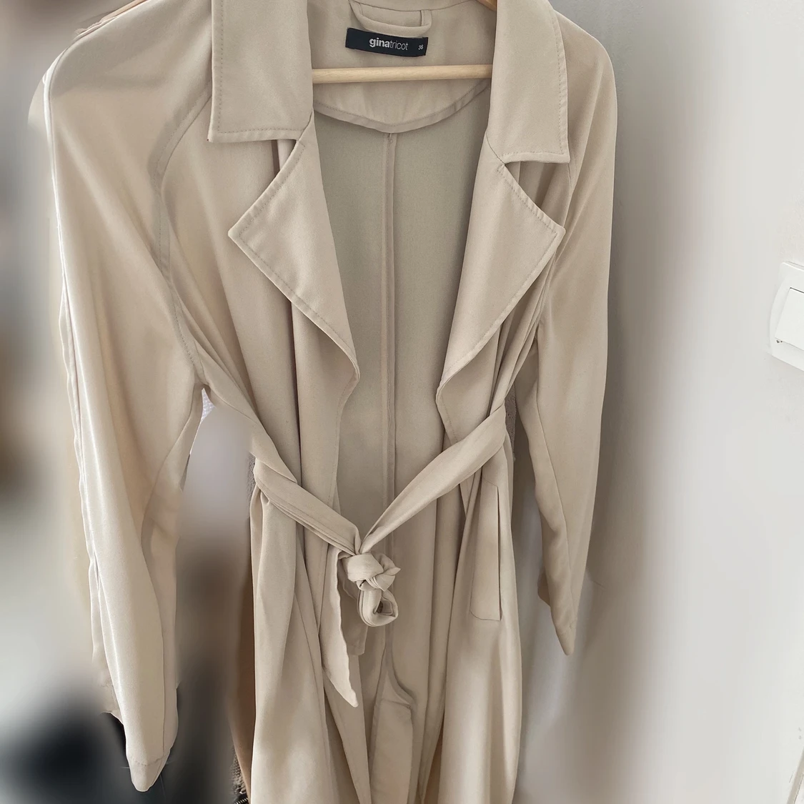 Beige trenchcoat  - 90