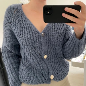 Blå kofta - Säljer min nästan helt oanvända kofta 🌸 frakten står ni för 💕