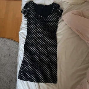 tubklänning  - En fin tajt klänning från H&M köparen står för frakt :)