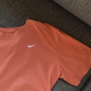 Nike tshirt  - Denna oversized nike tshirt säljer jag då den inte kommer till användning längre🤍