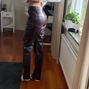 Skinnbyxor - ”Skinn”byxor från ASOS, aldrig använda (endast testade). De är mörkbruna men färgen blir missvisande på bilderna🤎