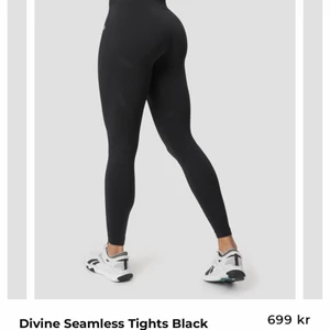 Divine seamless tights - ICIW - Svarta träningstights från iciw, endast provade. Köpta för 700kr, säljer dom för 300kr, storlek xs.