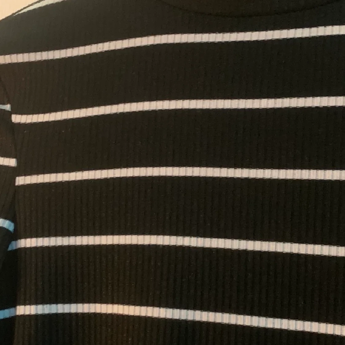 svart randig tröja  - 90