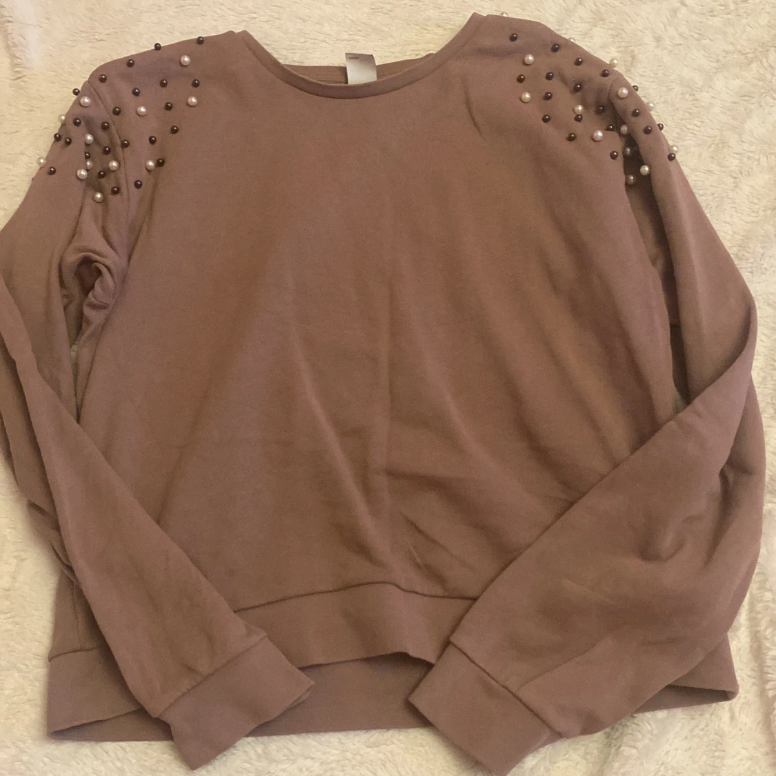 Tröja med pärlor