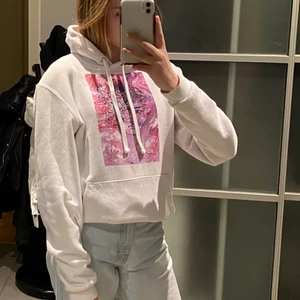 Hoddie  - Säljer denna jättefina hoodie från the cool Elephant. Använd fåtal gånger. Storlek S, priset kan diskuteras.