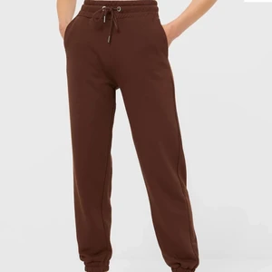 Byxor - Bruna byxor från stradivarius. Storlek s.