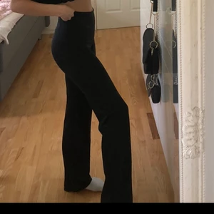 Yoga pants från nike - Svarta yoga pants från Nike som endast använts 1 gång! Köpta för 499kr!!!