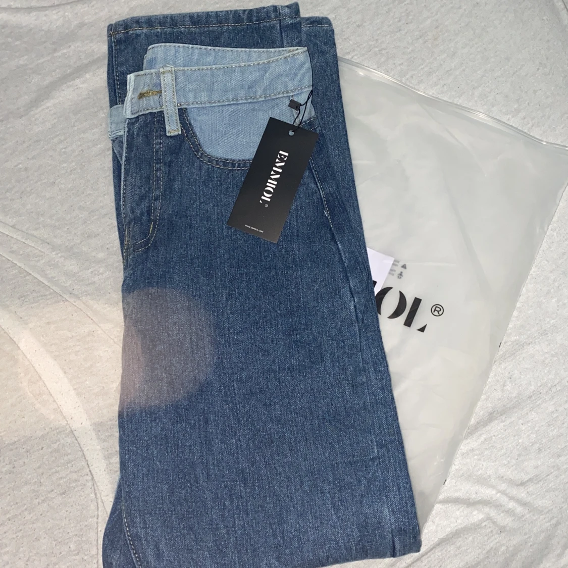 Ett par jeans från Emmiol i storlek xs