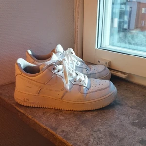 Nike Air sneakers - Nike air sneakers, vita. Storlek 40